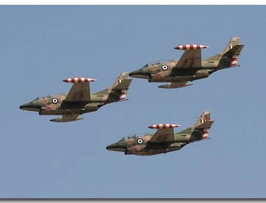 Έπεσε αεροσκάφος Τ-2 της ΠΑ - Σώοι οι χειριστές (upd) - Βίντεο